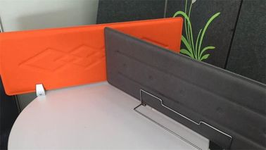 装飾的なモジュラー オフィス用家具のタッチ画面のテーブルの上の机のディバイダー